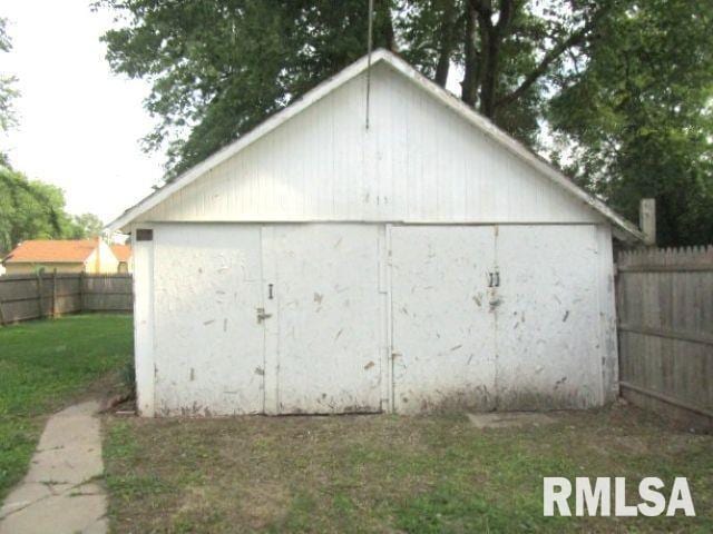320 E Meadow Lawn St, Manito, IL 61546 - view of outbuilding with a fenced backyard