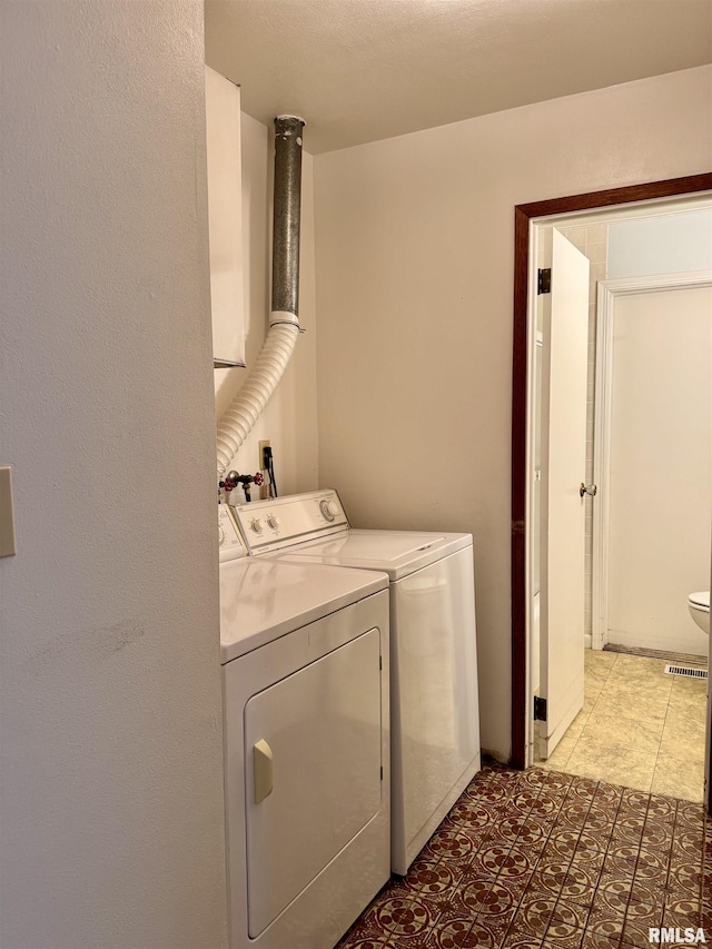 3813 W Brighton Ave, Peoria, IL 61615 - laundry area featuring independent washer and dryer and light tile patterned floors