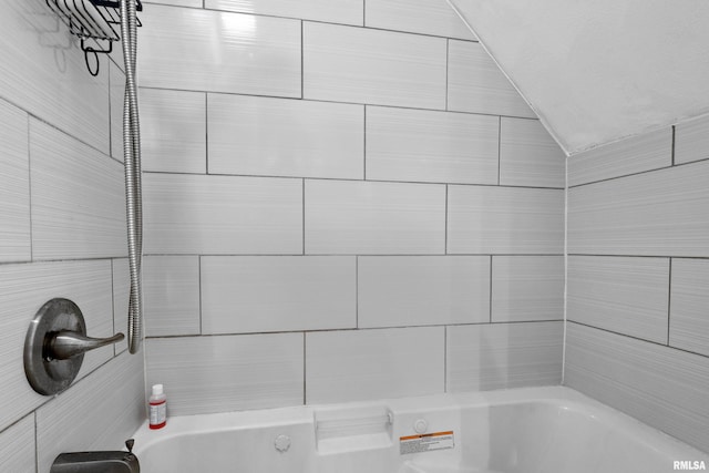 161 Lakecrest Pl, Dahinda, IL 61488 - full bath featuring vaulted ceiling and washtub / shower combination