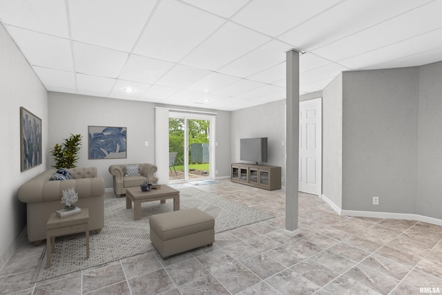 161 Lakecrest Pl, Dahinda, IL 61488 - living area featuring a drop ceiling and baseboards