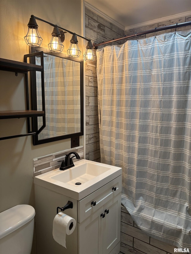 626 N Main St, Lewistown, IL 61542 - full bathroom with vanity and curtained shower