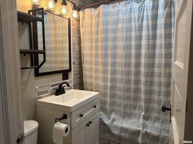 626 N Main St, Lewistown, IL 61542 - bathroom featuring vanity and a shower with curtain