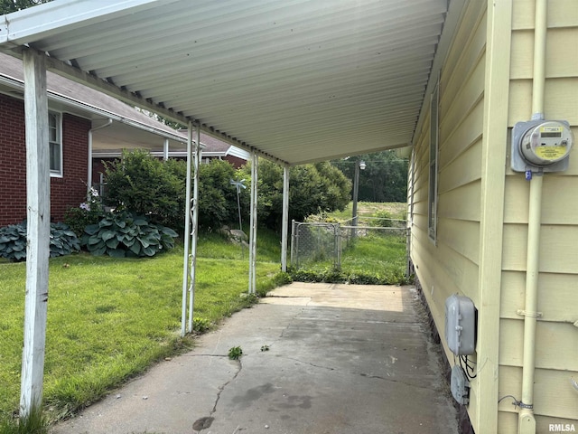 626 N Main St, Lewistown, IL 61542 - view of patio