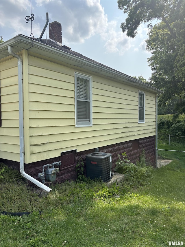 626 N Main St, Lewistown, IL 61542 - view of property exterior featuring a yard and a chimney