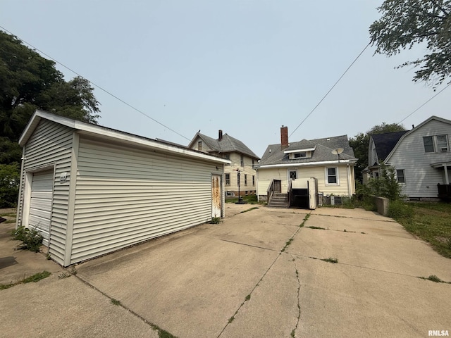 1712 W Bradley Ave, Peoria, IL 61606 - back of property with an outdoor structure and a detached garage