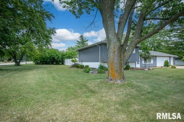 1200 Highview Rd, East Peoria, IL 61611 - view of yard with a garage