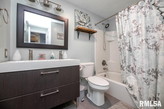 1200 Highview Rd, East Peoria, IL 61611 - bathroom featuring shower / bath combination with curtain, vanity, and tile patterned floors