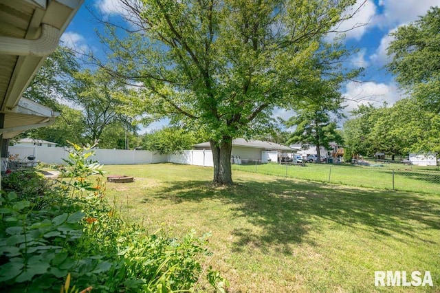 1200 Highview Rd, East Peoria, IL 61611 - view of fenced backyard