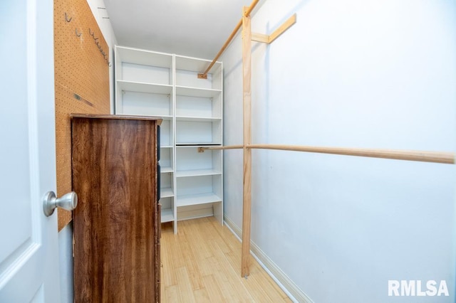 1200 Highview Rd, East Peoria, IL 61611 - walk in closet featuring wood finished floors