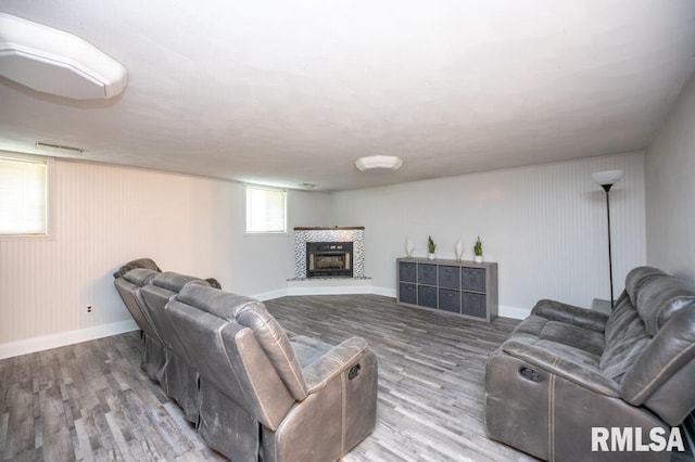 1200 Highview Rd, East Peoria, IL 61611 - living area featuring wood finished floors and a fireplace with raised hearth