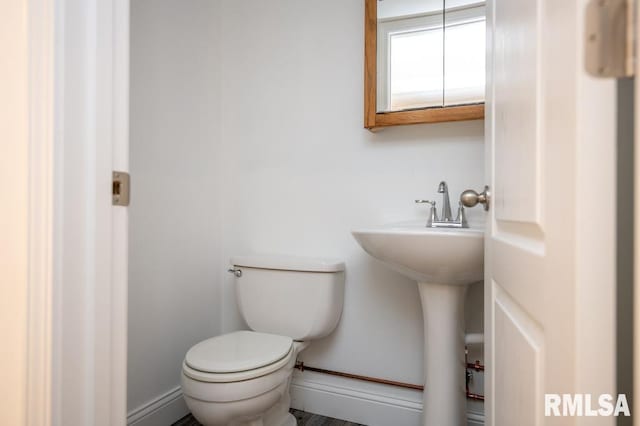 1200 Highview Rd, East Peoria, IL 61611 - half bath featuring toilet and baseboards
