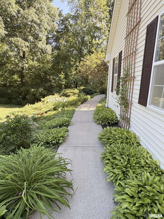 704 Holland Rd, Germantown Hills, IL 61548 - photo 6