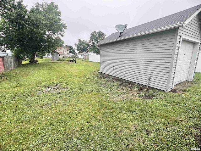 407 E Depot St, Knoxville, IL 61448 - view of yard featuring a garage