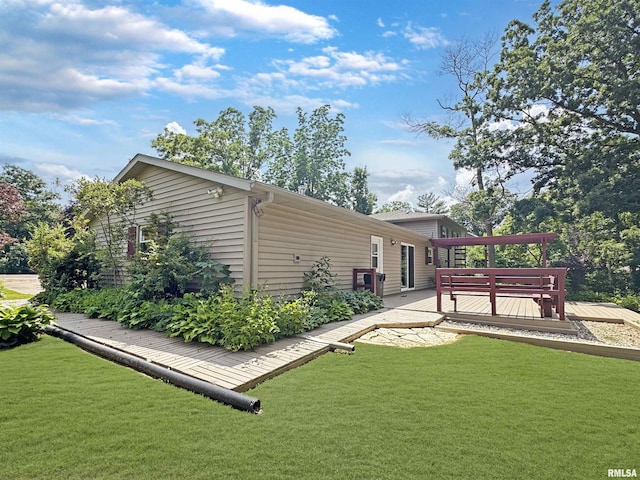 490 Oak Point Rd, Metamora, IL 61548 - view of green lawn featuring a deck