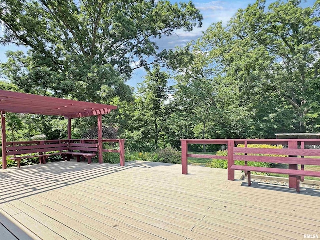 490 Oak Point Rd, Metamora, IL 61548 - view of wooden deck
