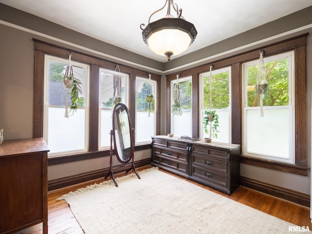 405 Washington St, Pekin, IL 61554 - sunroom with healthy amount of natural light