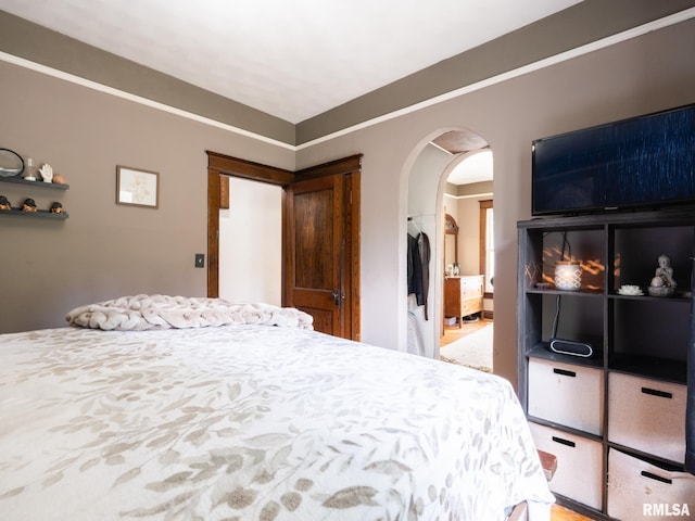 405 Washington St, Pekin, IL 61554 - bedroom with arched walkways