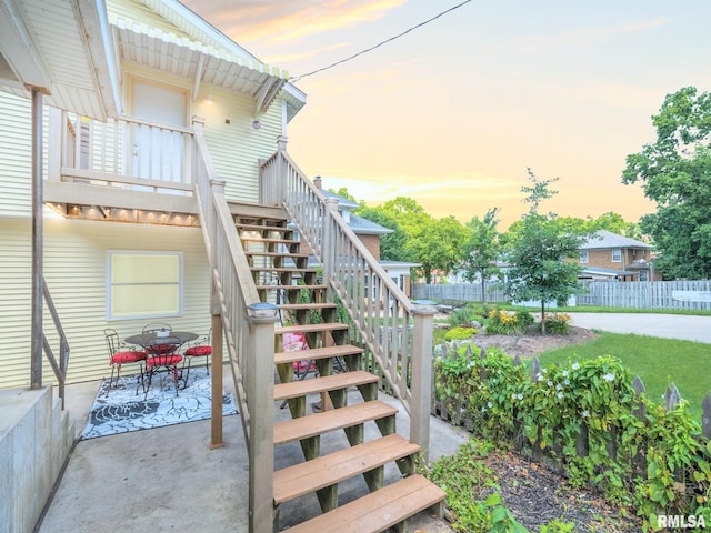405 Washington St, Pekin, IL 61554 - view of staircase
