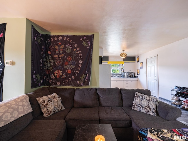 405 Washington St, Pekin, IL 61554 - view of living area