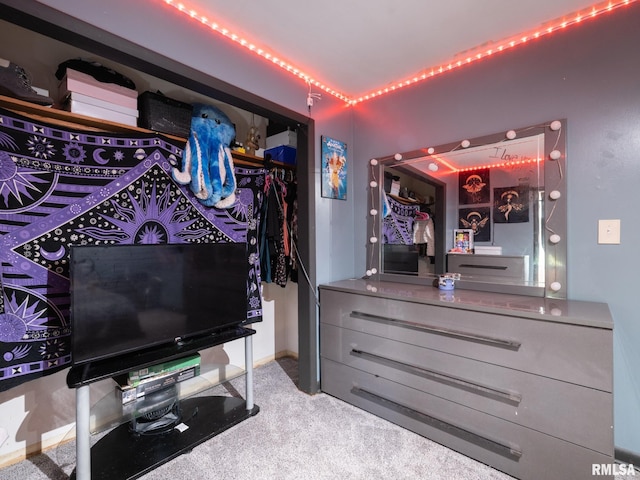 405 Washington St, Pekin, IL 61554 - walk in closet with carpet flooring