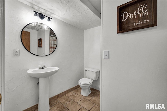 1208 S Adams Rd, Eureka, IL 61530 - bathroom featuring tile patterned flooring and a textured ceiling