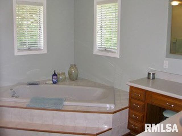 17215 N Mangold Rd, Edelstein, IL 61526 - bathroom with a bath and vanity