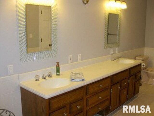 17215 N Mangold Rd, Edelstein, IL 61526 - bathroom with double vanity and tile patterned floors