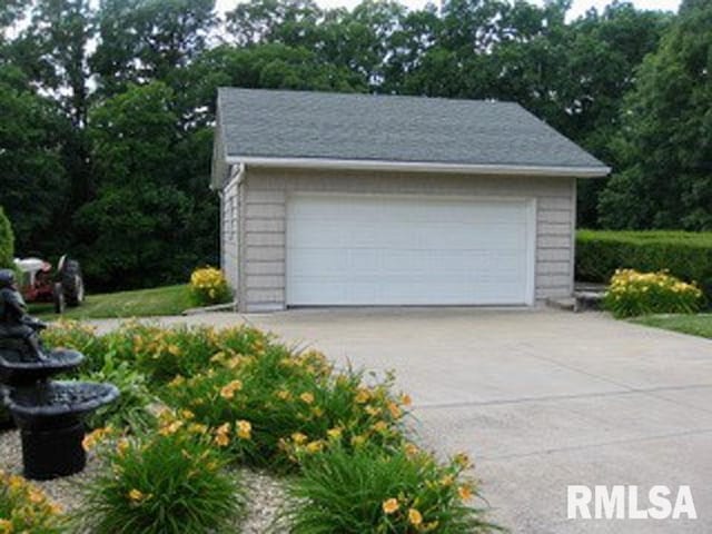17215 N Mangold Rd, Edelstein, IL 61526 - view of detached garage