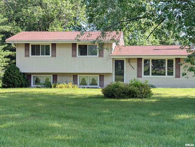 6646 Mason Rd, Manito, IL 61546 - split level home with a front lawn