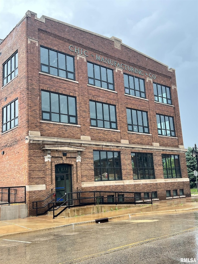 1001 SW Adams St Unit 101, Peoria, IL 61602 - view of building exterior