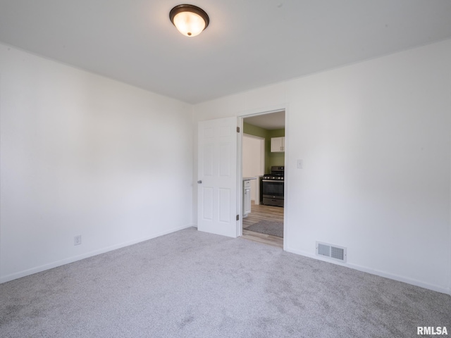 1108 Mechanic St, Pekin, IL 61554 - empty room with light carpet and baseboards