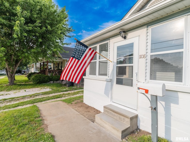 1108 Mechanic St, Pekin, IL 61554 - doorway to property
