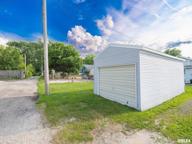 1108 Mechanic St, Pekin, IL 61554 - detached garage with driveway