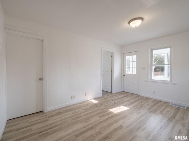 1108 Mechanic St, Pekin, IL 61554 - unfurnished room featuring light wood finished floors