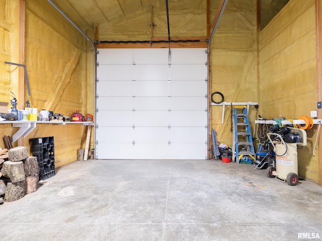 21218 E County Highway 17, Canton, IL 61520 - view of garage