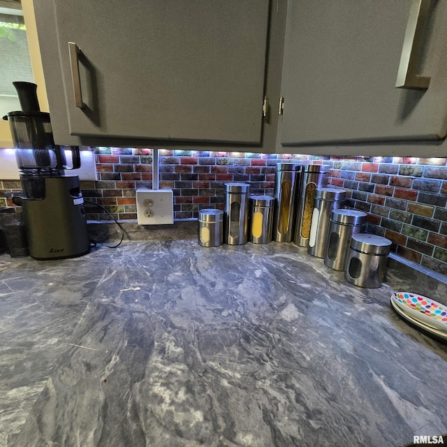 211 E Frye Ave, Peoria, IL 61603 - kitchen view