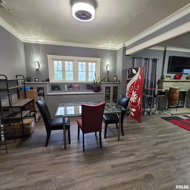 211 E Frye Ave, Peoria, IL 61603 - dining space with ornamental molding and dark wood finished floors