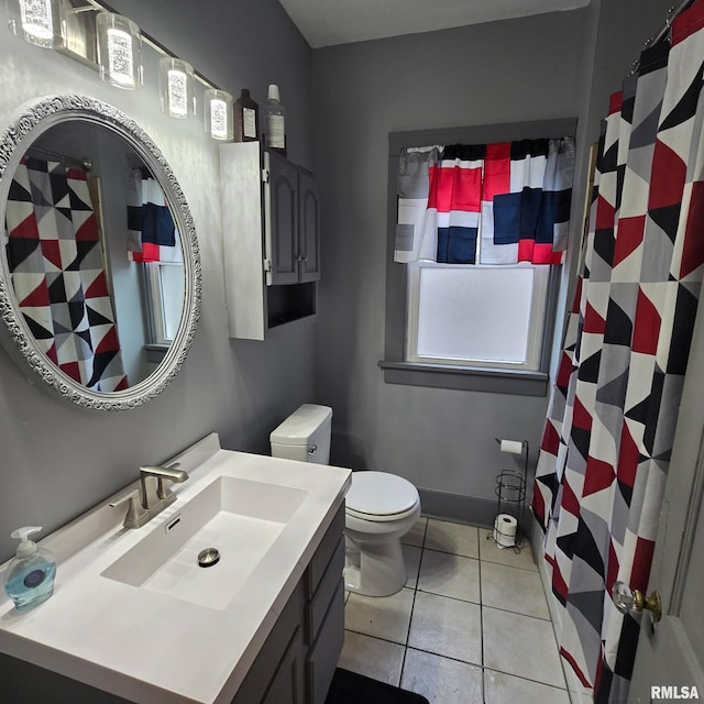 211 E Frye Ave, Peoria, IL 61603 - full bath featuring vanity, tile patterned flooring, and a shower with shower curtain