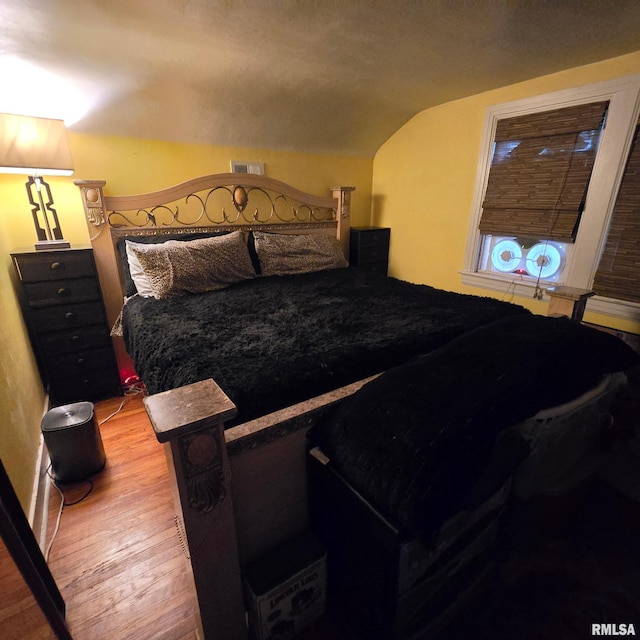 211 E Frye Ave, Peoria, IL 61603 - bedroom with lofted ceiling and light wood-style flooring