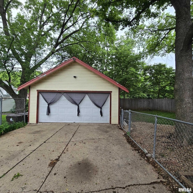 211 E Frye Ave, Peoria, IL 61603 - view of detached garage