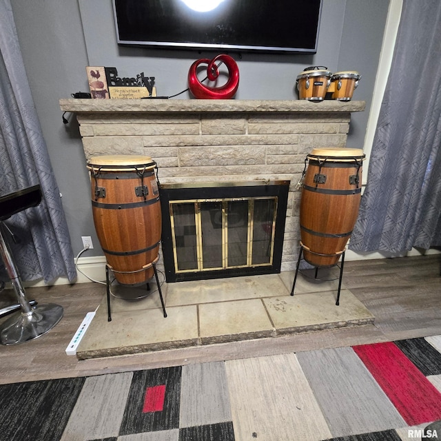 211 E Frye Ave, Peoria, IL 61603 - detailed view of a fireplace and wood finished floors