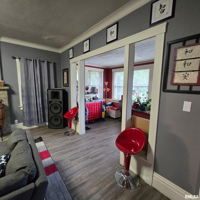 211 E Frye Ave, Peoria, IL 61603 - living room with crown molding, wood finished floors, and a textured ceiling