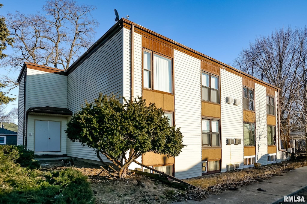 1312 E Wilson Ave, Peoria, IL 61603 - photo 1