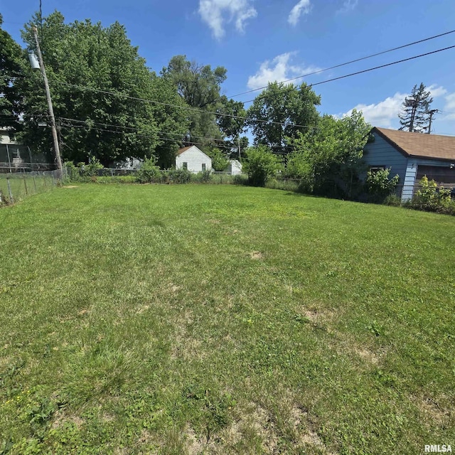 2029 W Forrest Hill Ave, Peoria, IL 61604 - view of yard