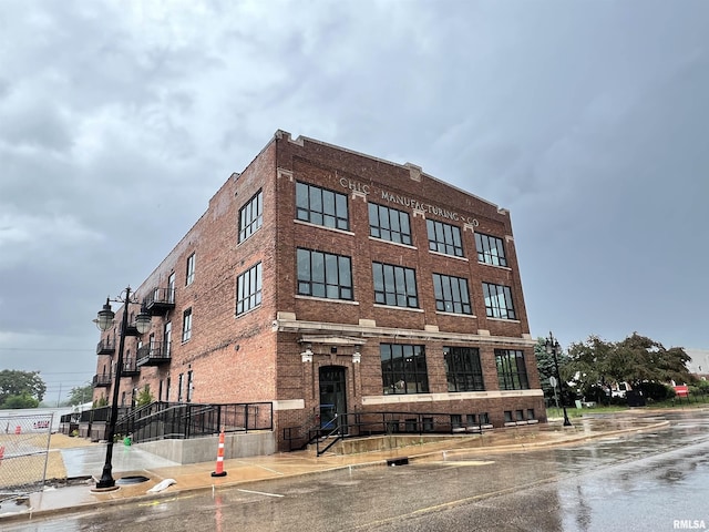 1001 SW Adams St Unit 102, Peoria, IL 61602 - view of building exterior