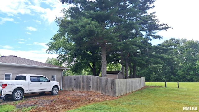 751 N 3rd St, Cuba, IL 61427 - view of yard