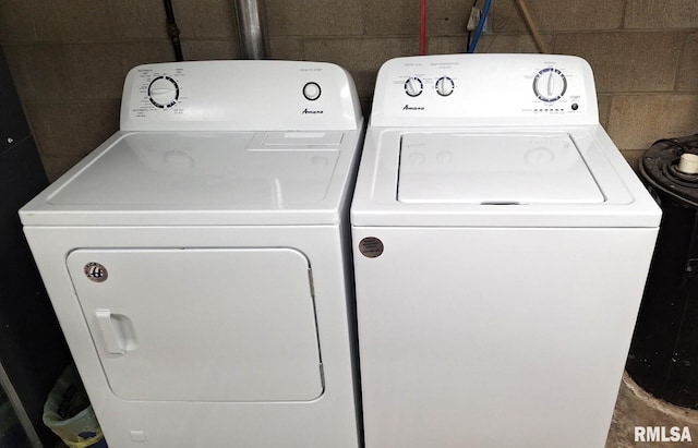 751 N 3rd St, Cuba, IL 61427 - laundry area with washing machine and clothes dryer and concrete block wall