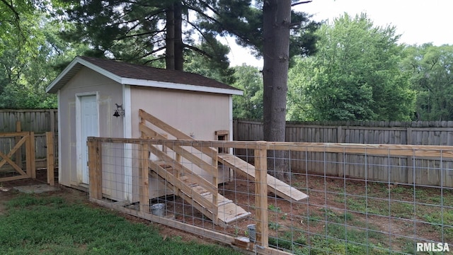 751 N 3rd St, Cuba, IL 61427 - view of outbuilding featuring a fenced backyard