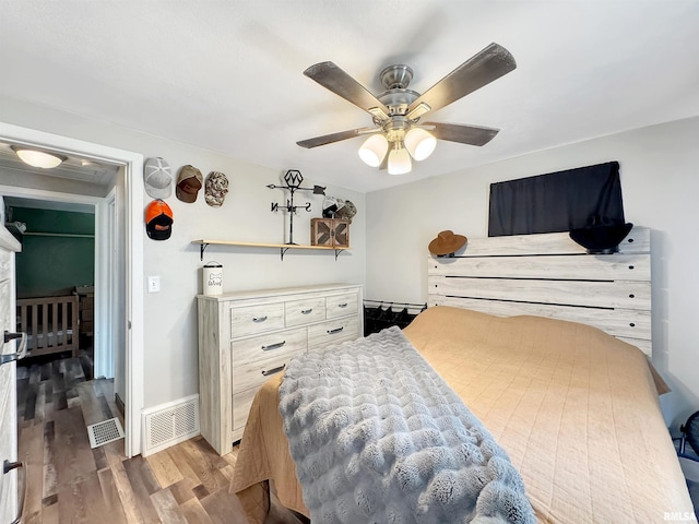 1506 S Capitol St, Pekin, IL 61554 - bedroom featuring wood finished floors and a ceiling fan