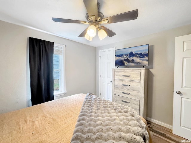 1506 S Capitol St, Pekin, IL 61554 - bedroom with wood finished floors and ceiling fan